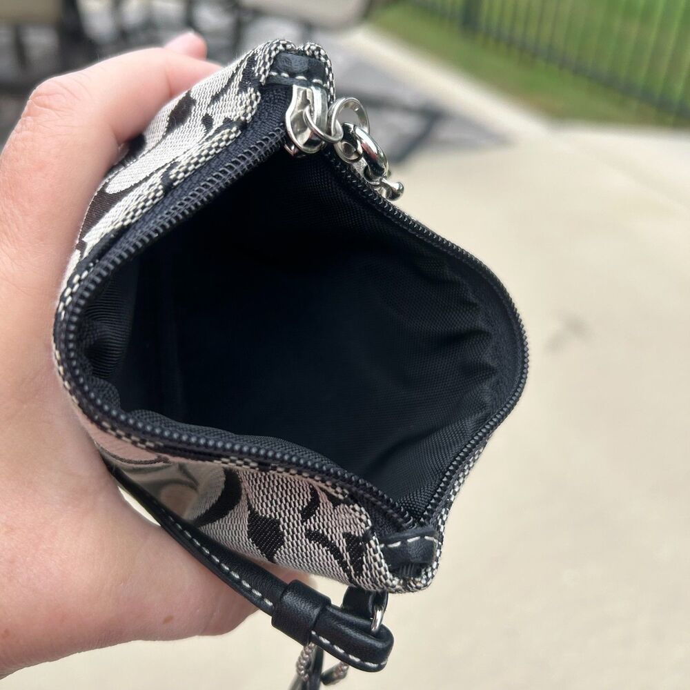 Vintage Coach Wristlet Color Gray Black Size approximately 6” x 4” Jacquard - Picture 6 of 9